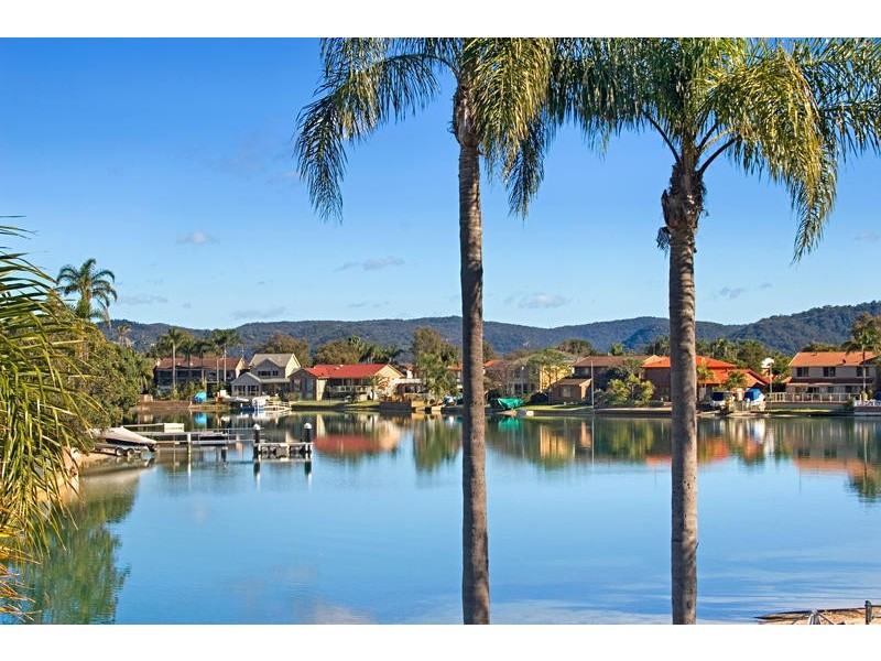 18 Helmsman Boulevarde, St Huberts Island NSW 2257