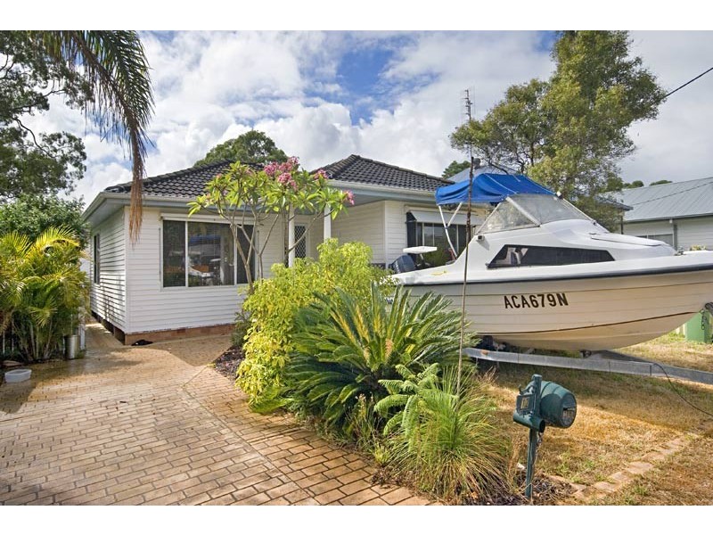 12 Wentworth Avenue, Woy Woy NSW 2256