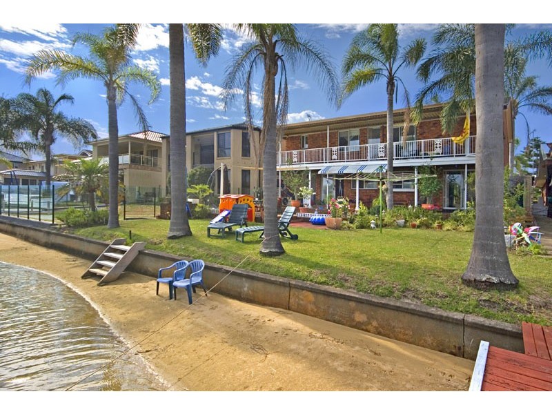 70 Helmsman Boulevarde, St Huberts Island NSW 2257