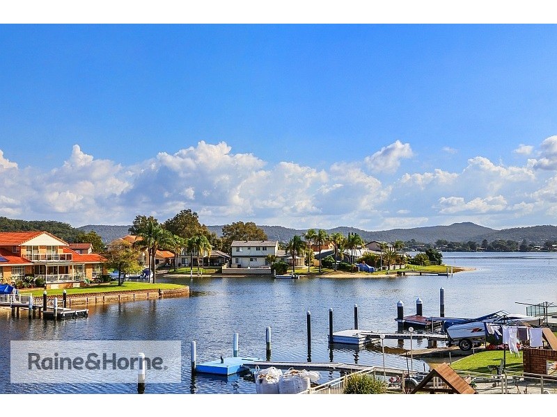 72 Helmsman Boulevard, St Huberts Island NSW 2257