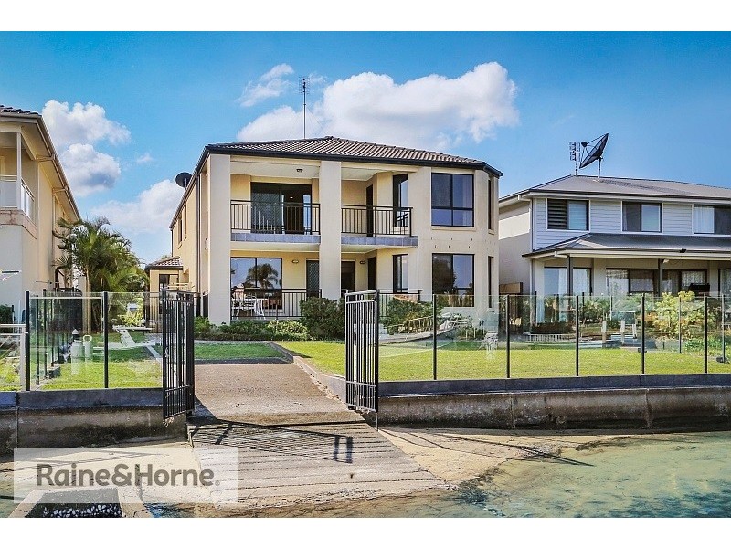 72 Helmsman Boulevard, St Huberts Island NSW 2257