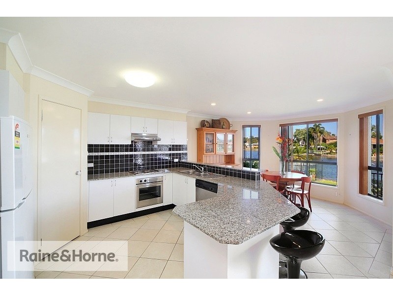 72 Helmsman Boulevard, St Huberts Island NSW 2257