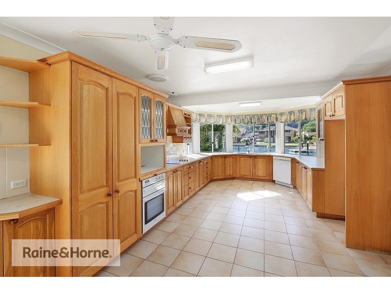 33 Helmsman Boulevard, St Huberts Island NSW 2257