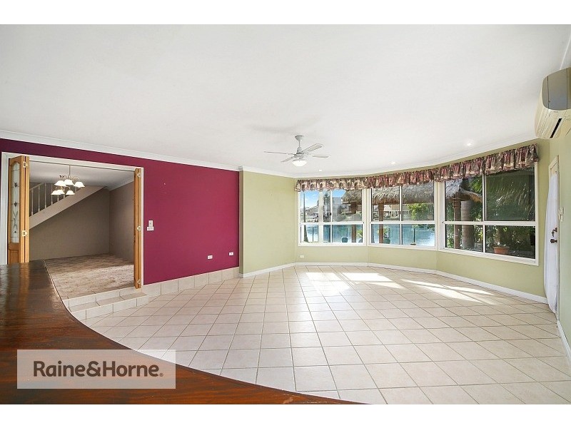 33 Helmsman Boulevard, St Huberts Island NSW 2257