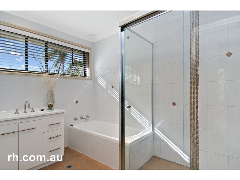 3 Barracouta Ave, St Huberts Island NSW 2257