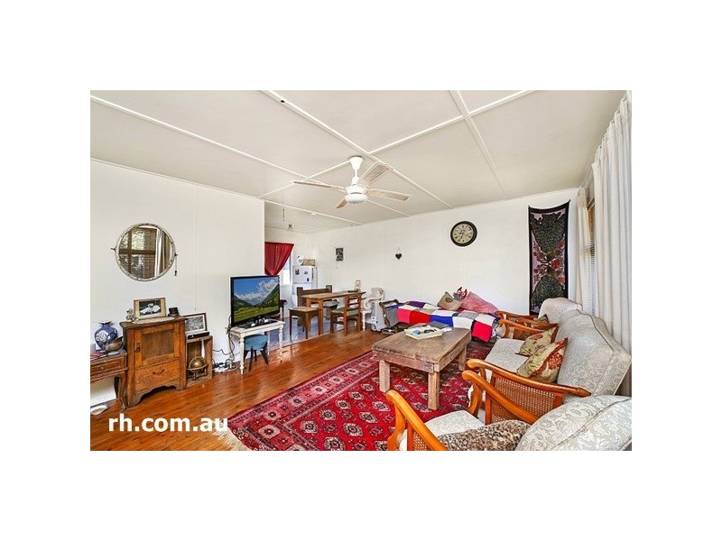 8 Yarrabin Road, Umina Beach NSW 2257