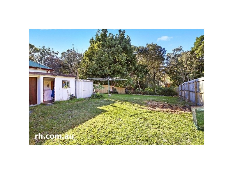 8 Yarrabin Road, Umina Beach NSW 2257