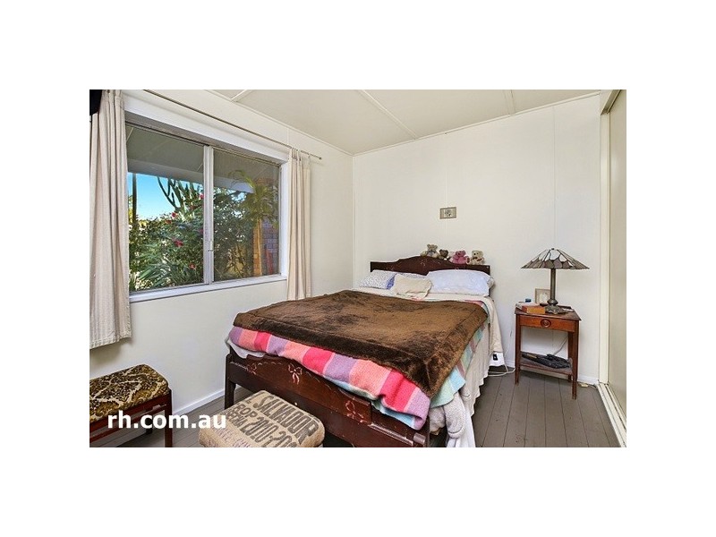 8 Yarrabin Road, Umina Beach NSW 2257