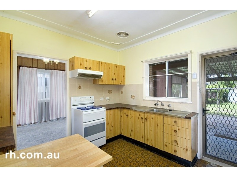 8 McEvoy Avenue, Umina Beach NSW 2257