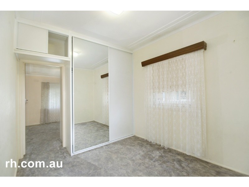 8 McEvoy Avenue, Umina Beach NSW 2257