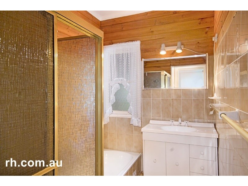 8 McEvoy Avenue, Umina Beach NSW 2257