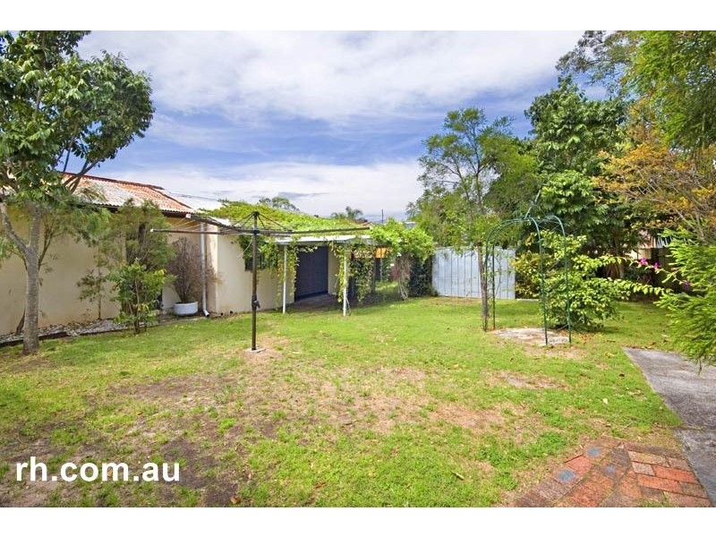 8 McEvoy Avenue, Umina Beach NSW 2257