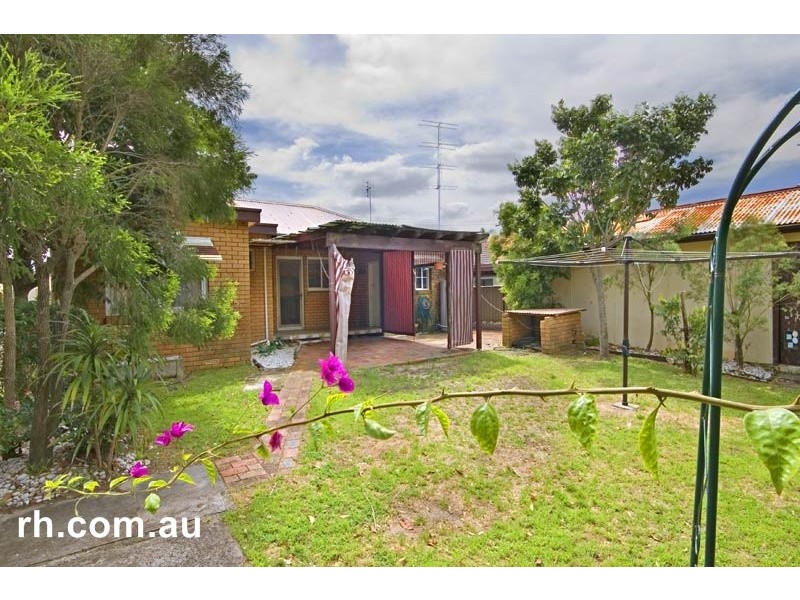 8 McEvoy Avenue, Umina Beach NSW 2257