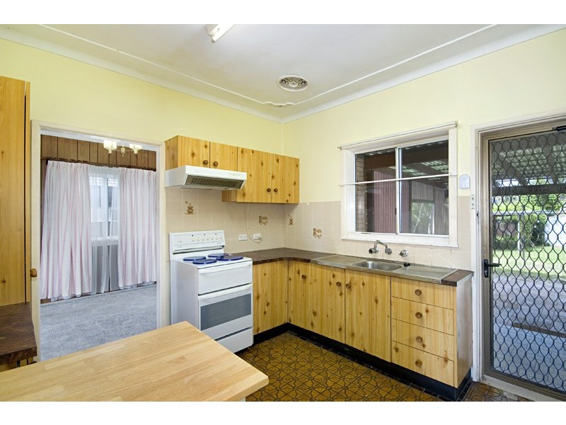 8 McEvoy Avenue, Umina Beach NSW 2257