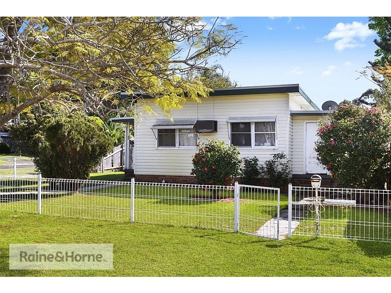 33 Billabong Street, Woy Woy NSW 2256