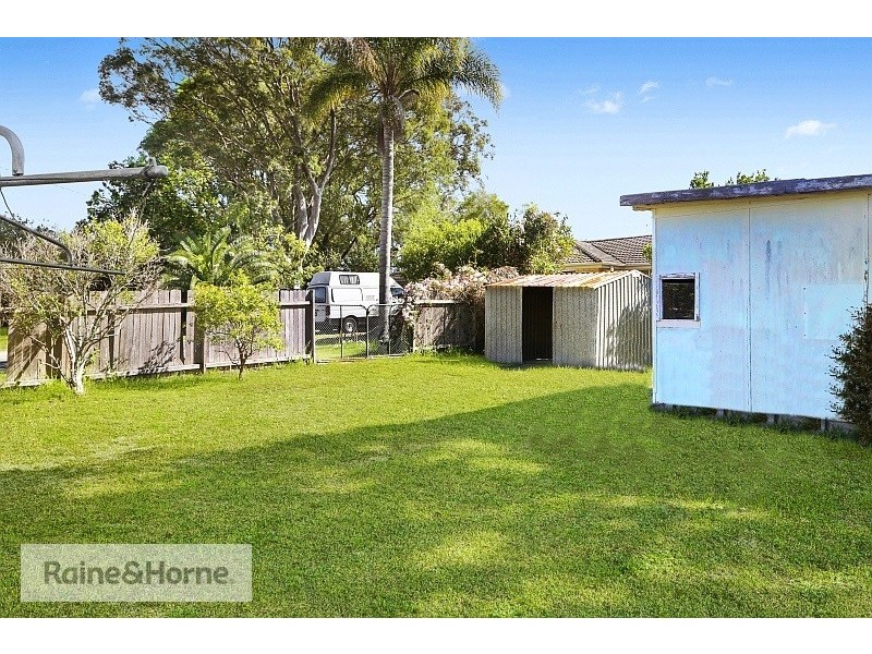 33 Billabong Street, Woy Woy NSW 2256