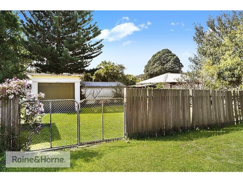 33 Billabong Street, Woy Woy NSW 2256