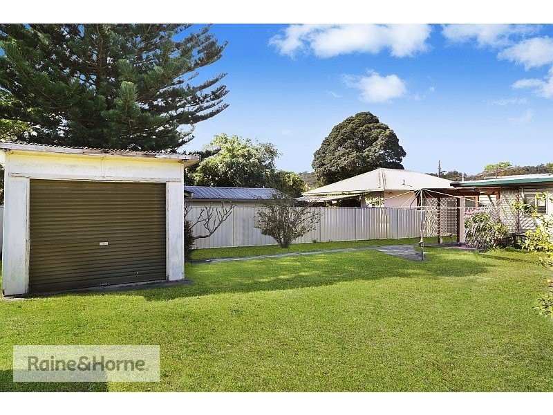 33 Billabong Street, Woy Woy NSW 2256