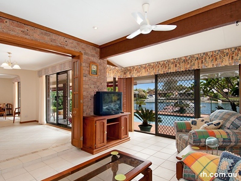 24 Salacia Close, St Huberts Island NSW 2257