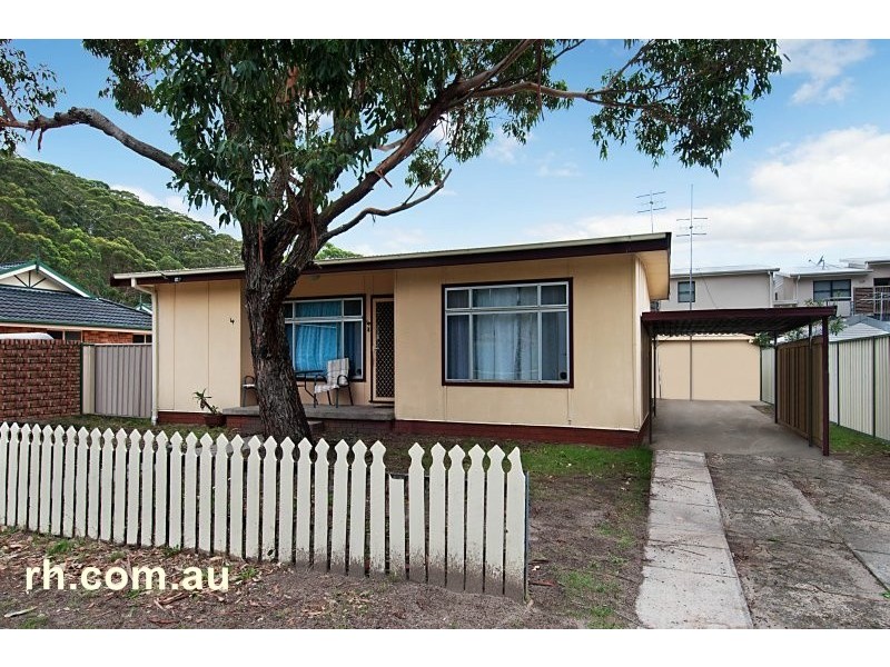 4 Picnic Parade, Ettalong Beach NSW 2257