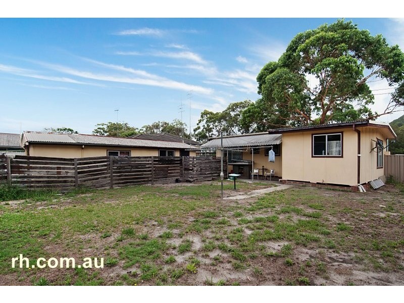 4 Picnic Parade, Ettalong Beach NSW 2257