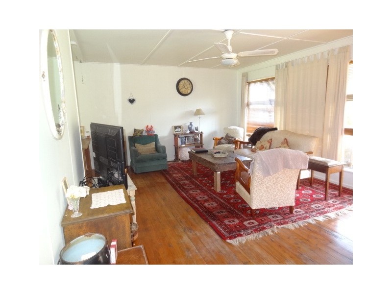 8 Yarrabin, Umina Beach NSW 2257