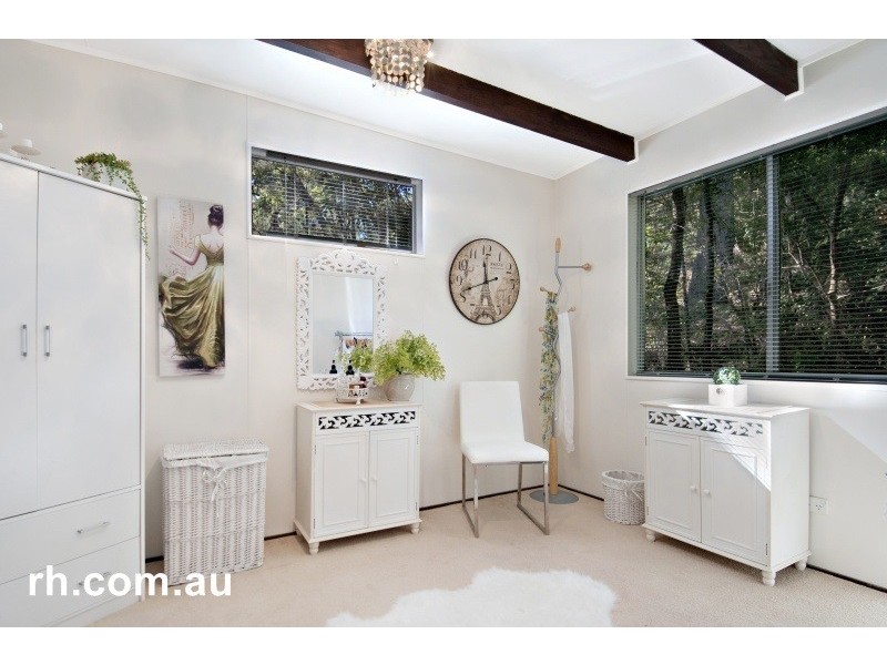 15 Daley Avenue, Daleys Point NSW 2257