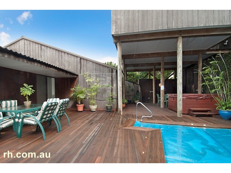 110 Daley Avenue, Daleys Point NSW 2257