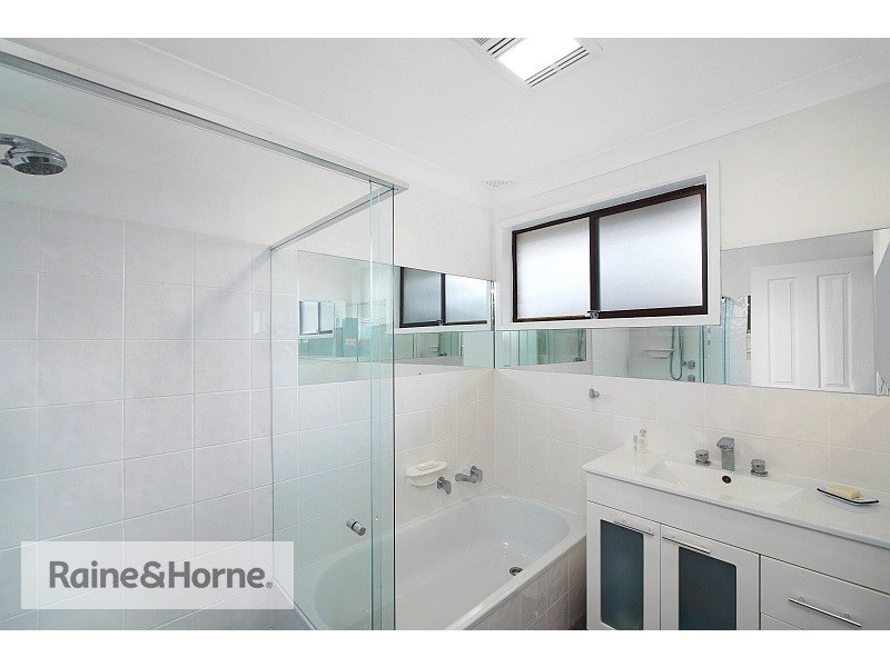 1 Nautilus Crescent, St Huberts Island NSW 2257