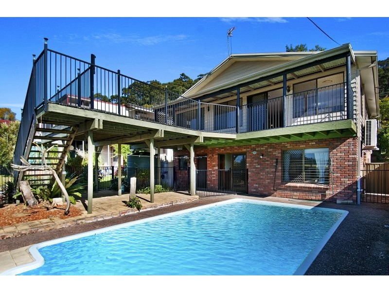 2 Hughes Street, Point Clare NSW 2250