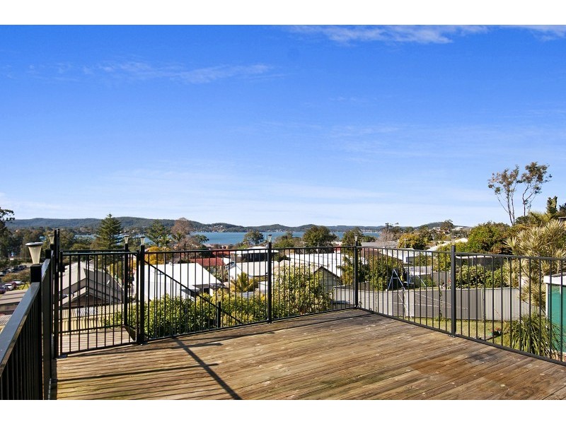 2 Hughes Street, Point Clare NSW 2250