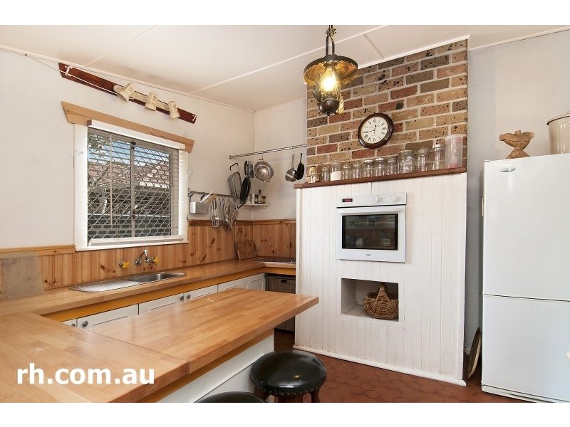 140 Railway Street, Woy Woy NSW 2256