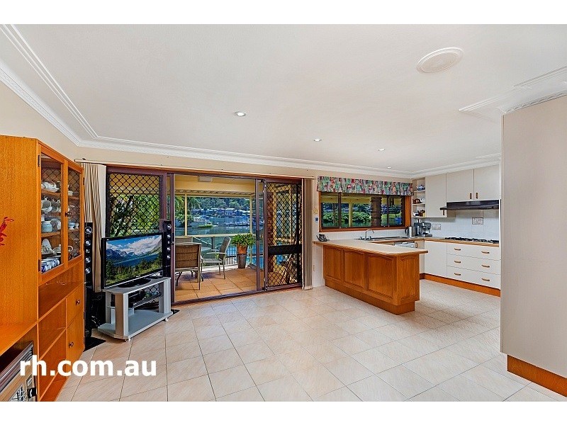 5 Helmsman Boulevard, St Huberts Island NSW 2257