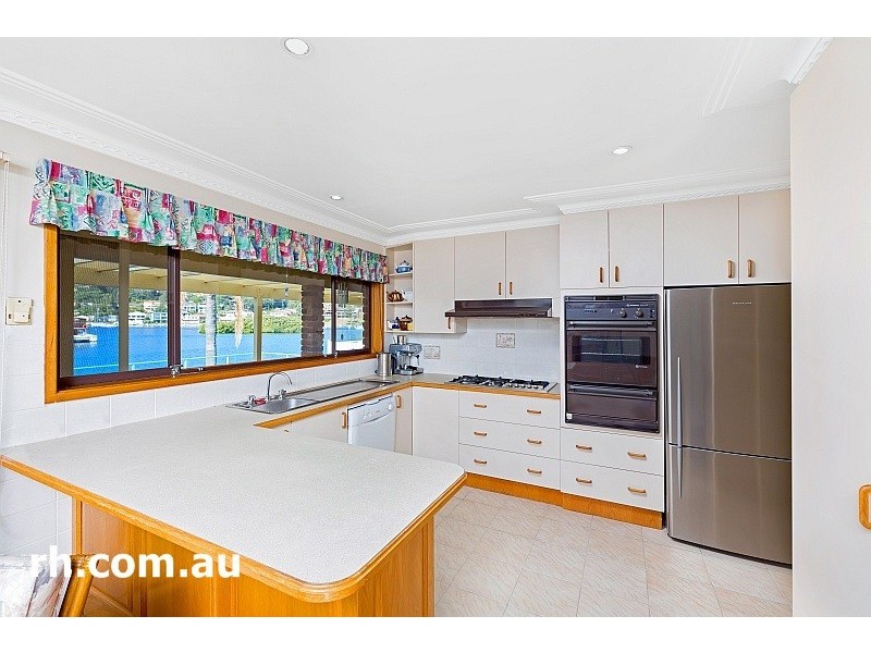 5 Helmsman Boulevard, St Huberts Island NSW 2257