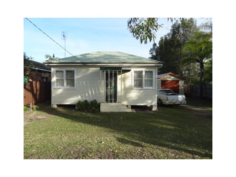 96 Gallipoli, Woy Woy NSW 2256