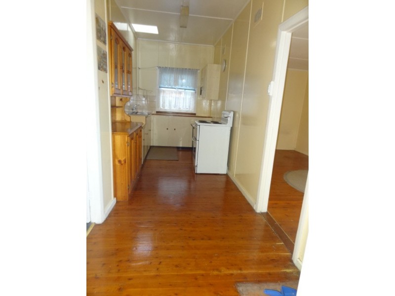 96 Gallipoli, Woy Woy NSW 2256