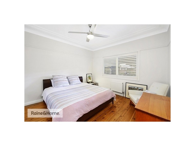 4 McMasters Road, Woy Woy NSW 2256