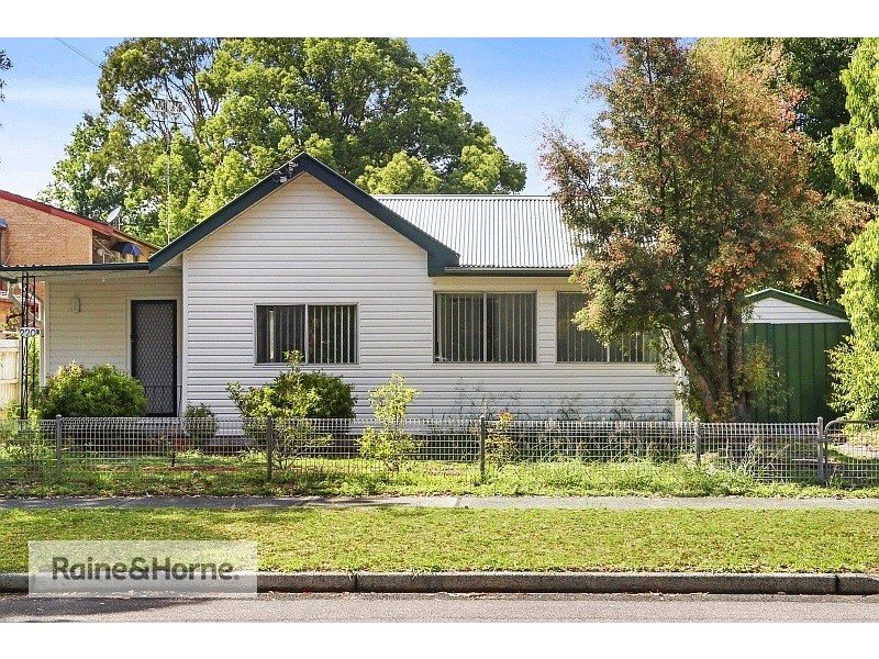 220 Railway Street, Woy Woy NSW 2256