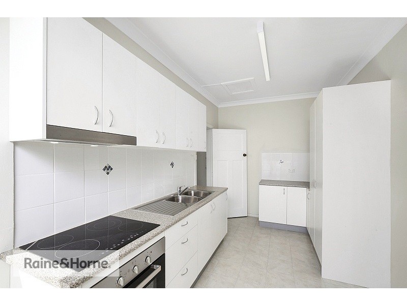 220 Railway Street, Woy Woy NSW 2256