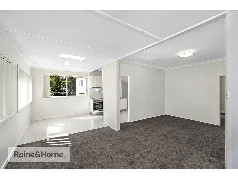 220 Railway Street, Woy Woy NSW 2256