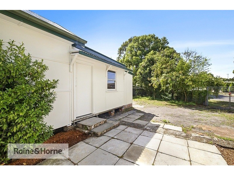 220 Railway Street, Woy Woy NSW 2256