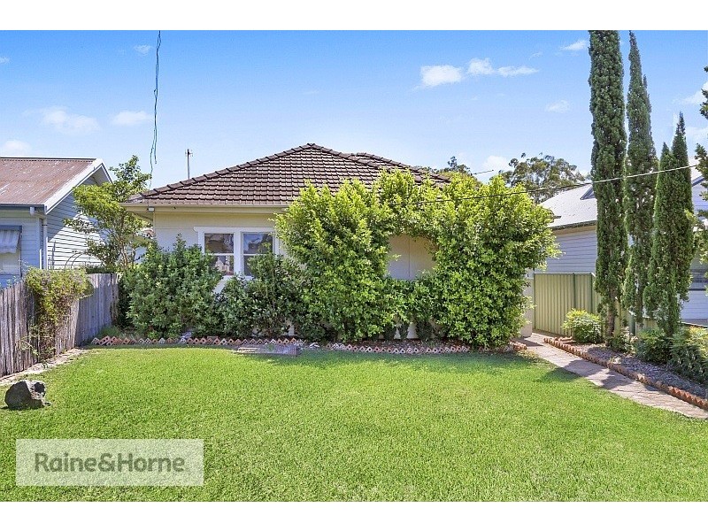 11 LURLINE STREET, Ettalong Beach NSW 2257