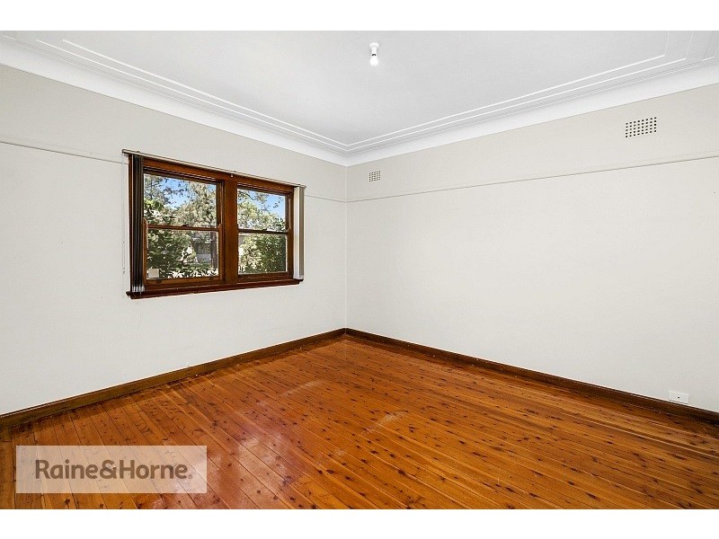 11 LURLINE STREET, Ettalong Beach NSW 2257