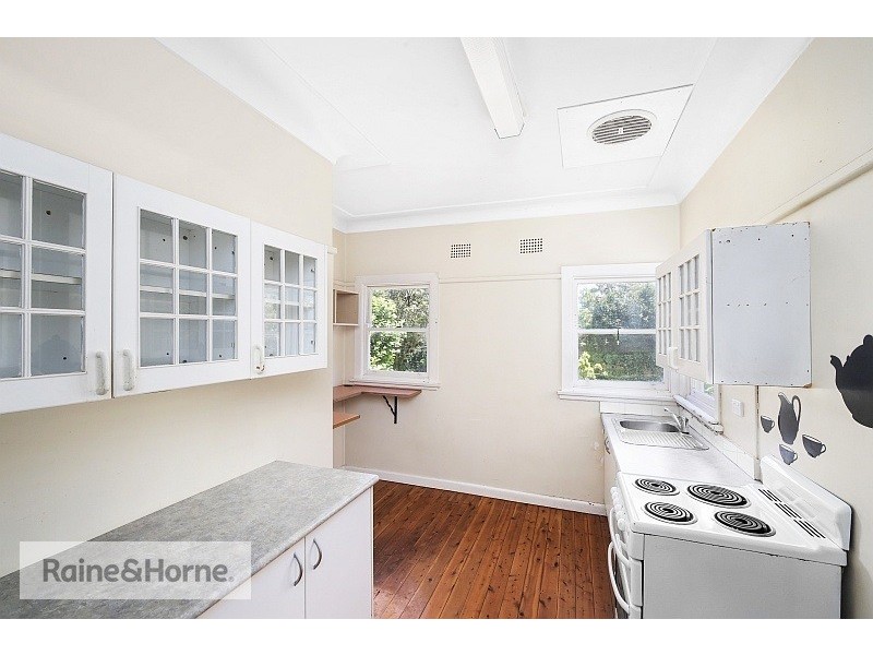 11 LURLINE STREET, Ettalong Beach NSW 2257