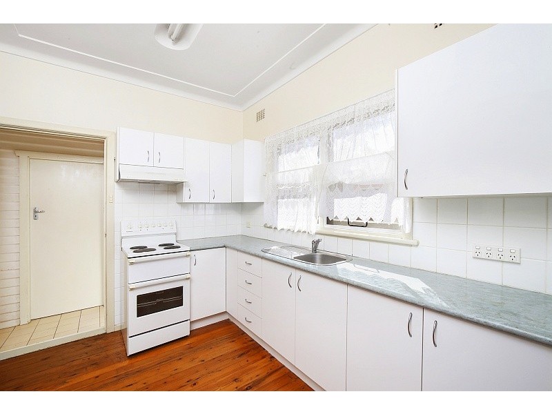 81 Victoria Avenue, Woy Woy NSW 2256