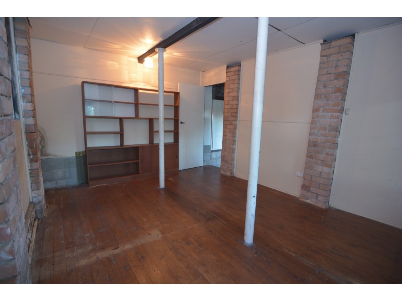 4 Hughes Street, Point Clare NSW 2250