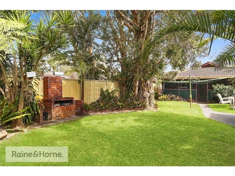 24 Honeysuckle Street, Umina Beach NSW 2257