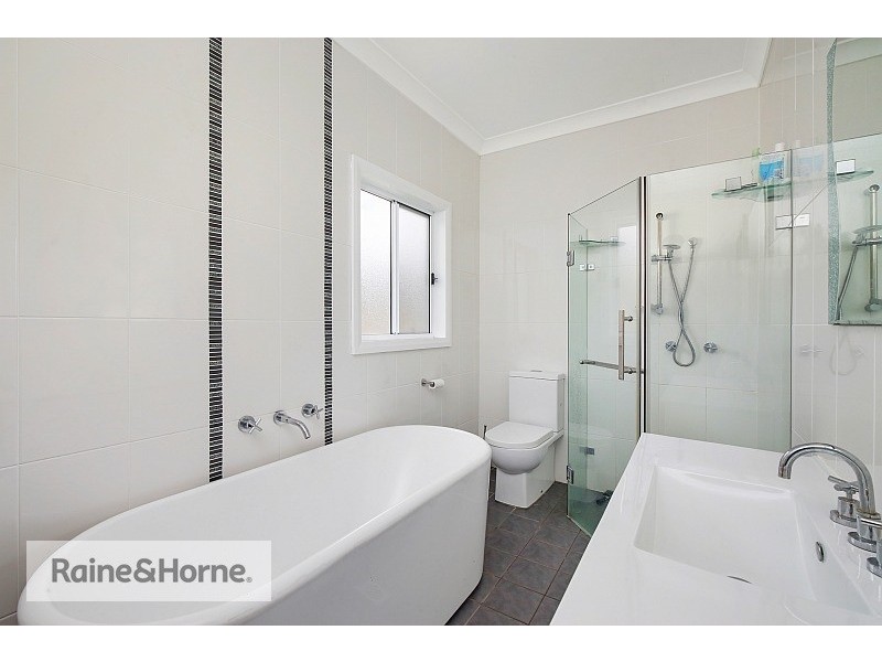 18 Dorothy Avenue, Woy Woy NSW 2256