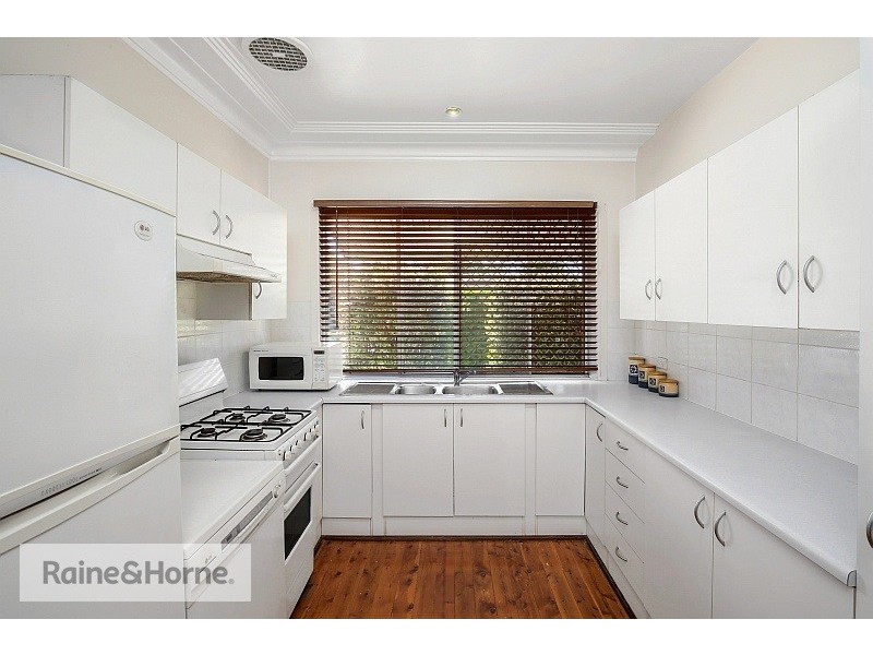 15 Crown Road, Umina Beach NSW 2257