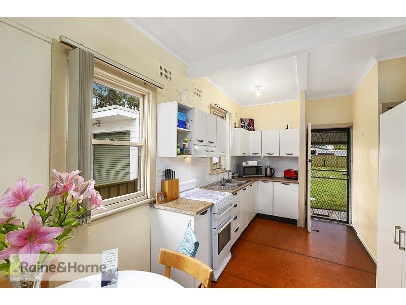 15 Banksia Street, Ettalong Beach NSW 2257